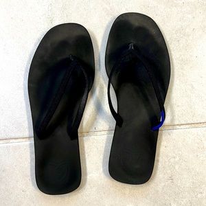 Rothy’s flip flops